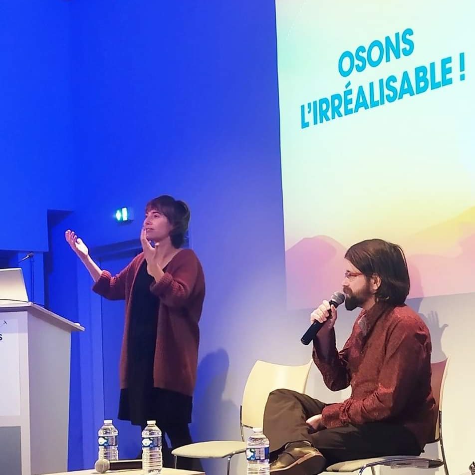 Photo de Nicolas Linder, assis, intervenant lors du colloque "Osons l'irréalisable", à la Cité de l'Espace Toulouse